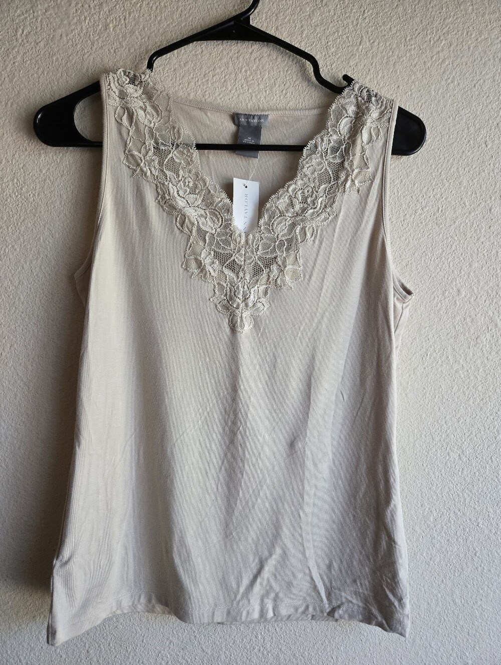 NWT Anna Taylor Camisole/ Tank Top Cream Beige Lace Detail Flower Size M